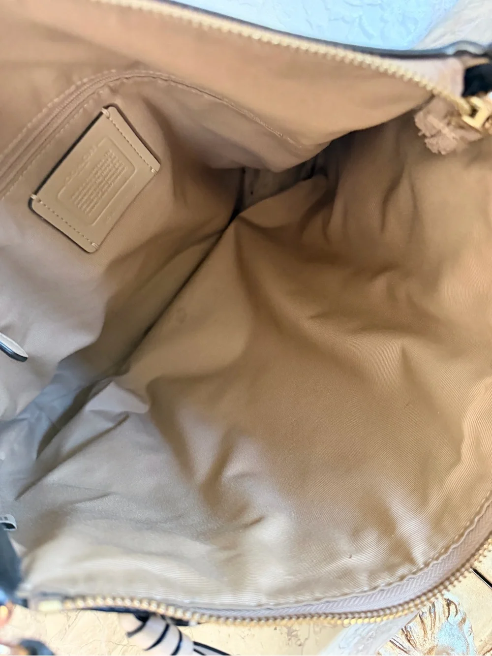 Coach Marlon whipstitched Two-Tone Leather Shoulder Bag in Cream and Tan 91156